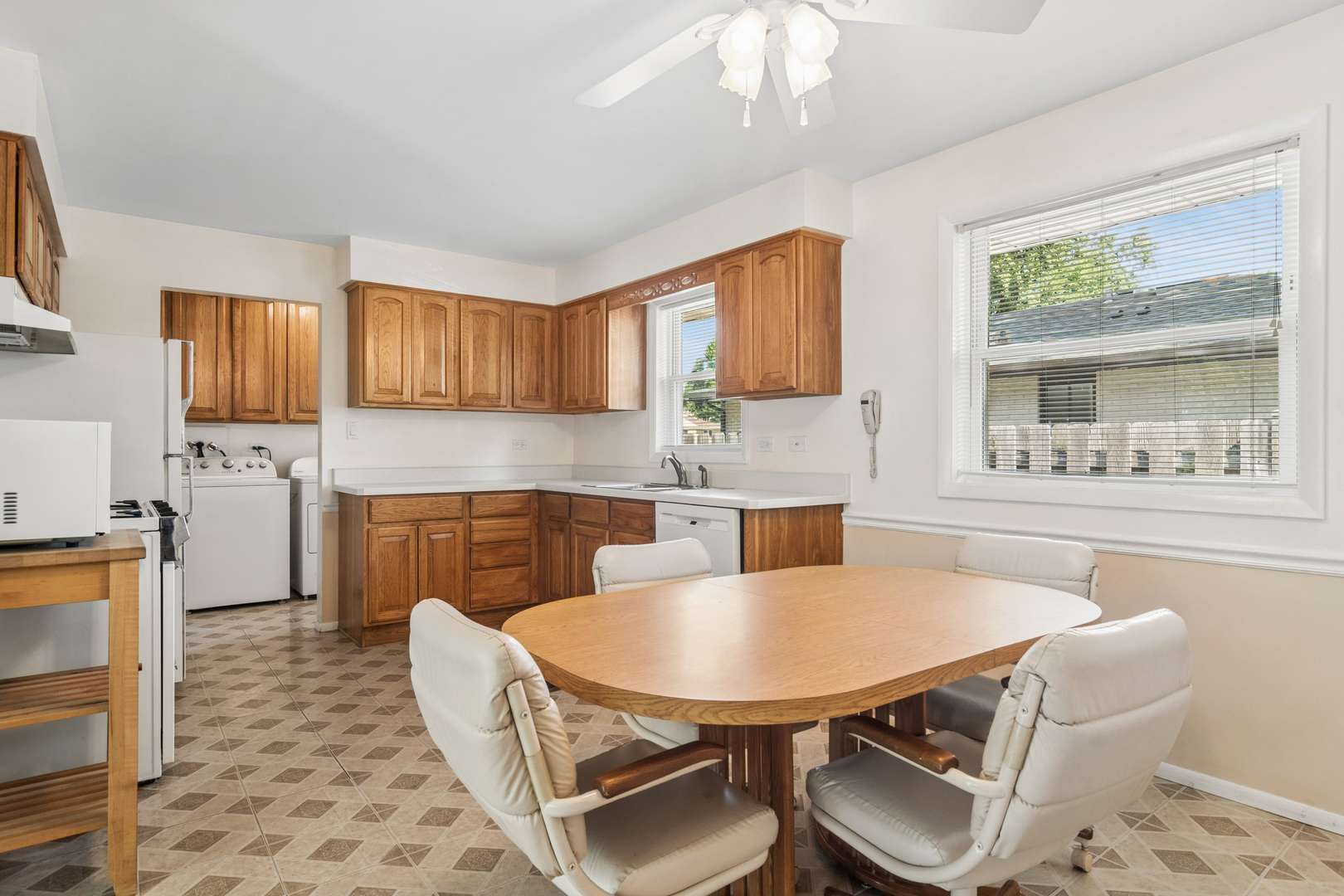 1145 S Haddow AVE, Arlington Heights, IL 60005