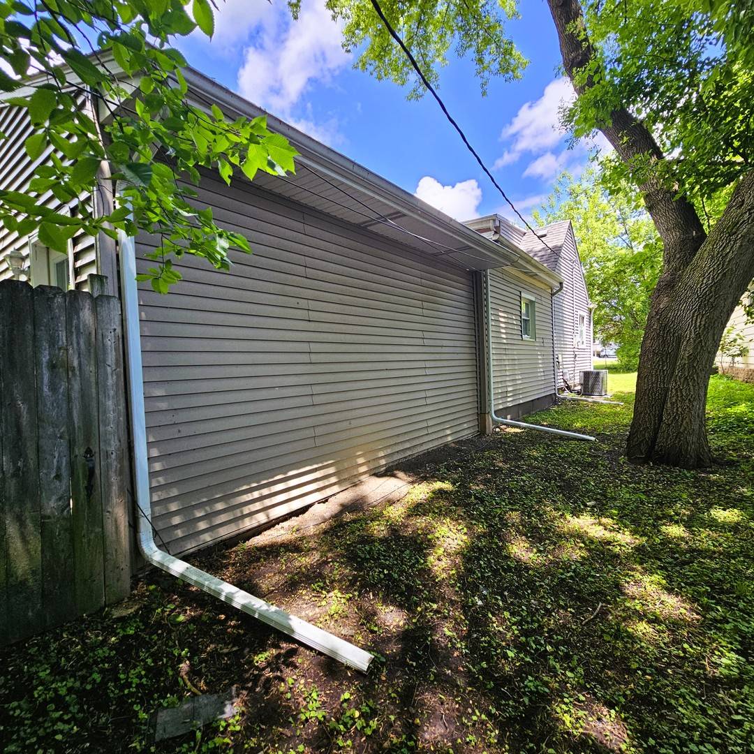 611 Golfview DR, Round Lake Beach, IL 60073