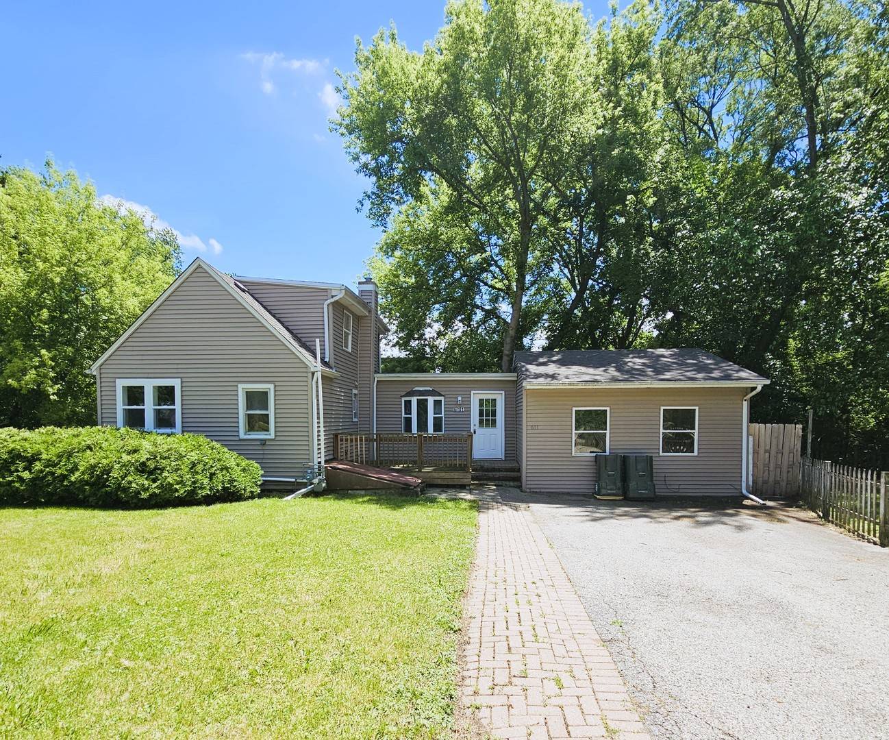 611 Golfview DR, Round Lake Beach, IL 60073