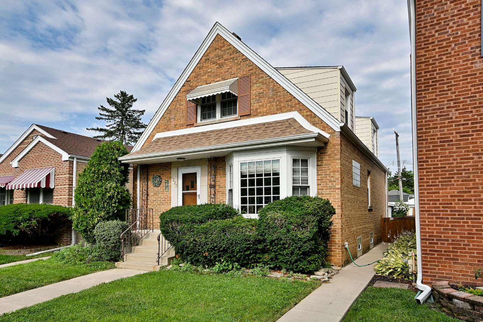 6227 N Naper AVE, Chicago, IL 60631