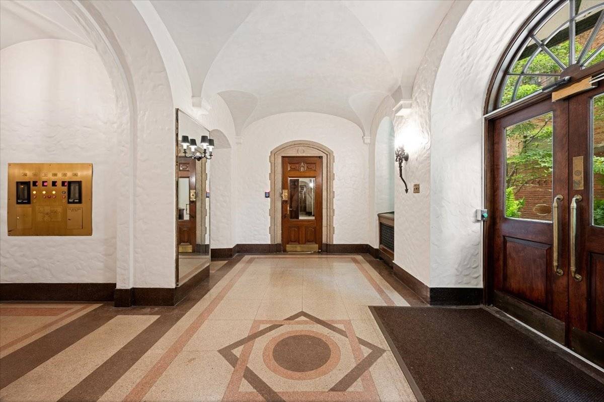 431 W Oakdale AVE #14A, Chicago, IL 60657
