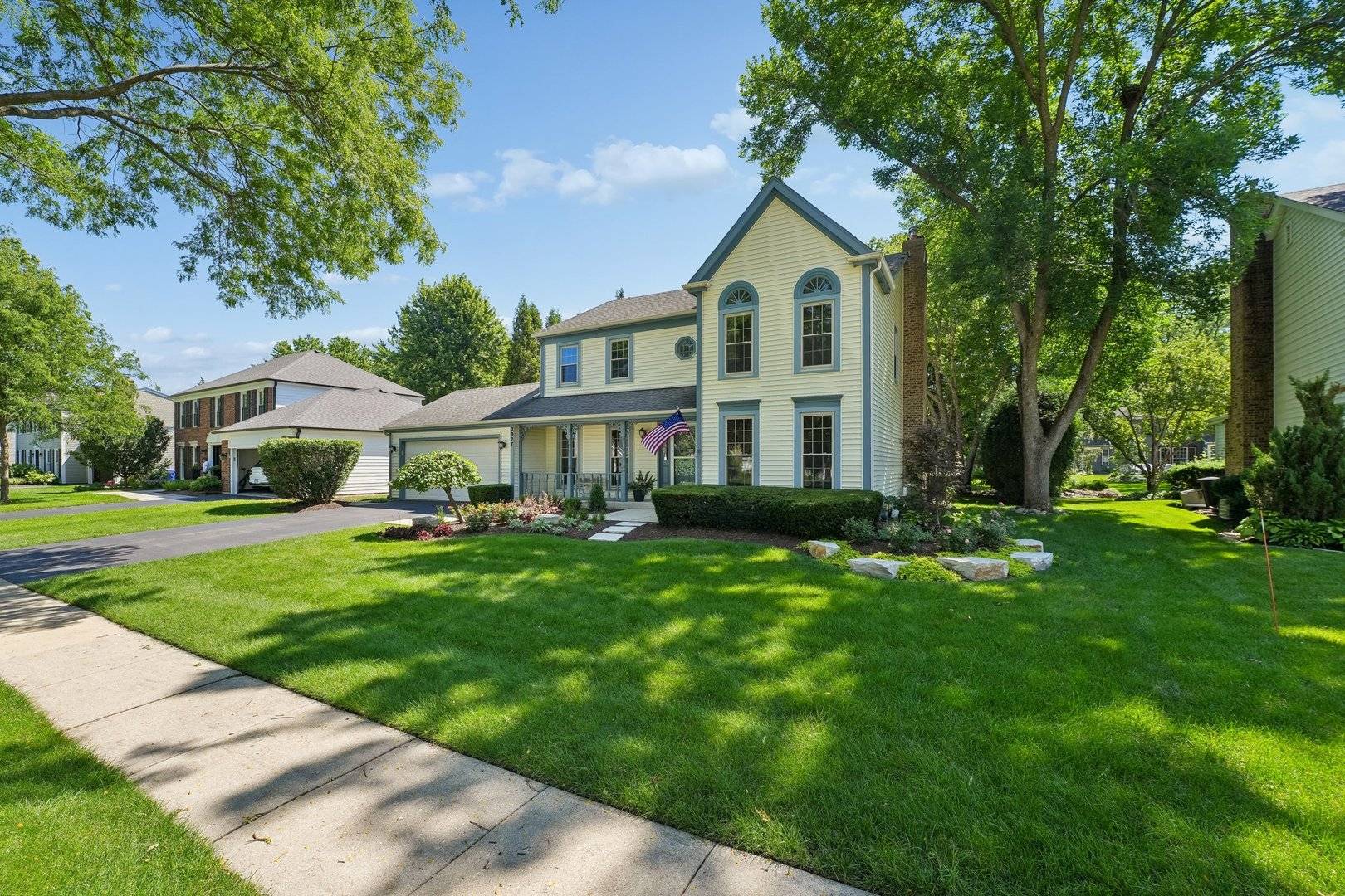 2027 Richton DR, Wheaton, IL 60189