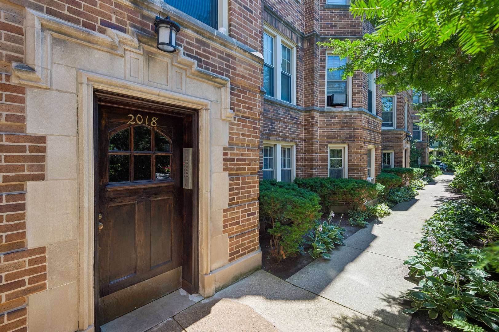 2018 W Greenleaf AVE #1F, Chicago, IL 60645