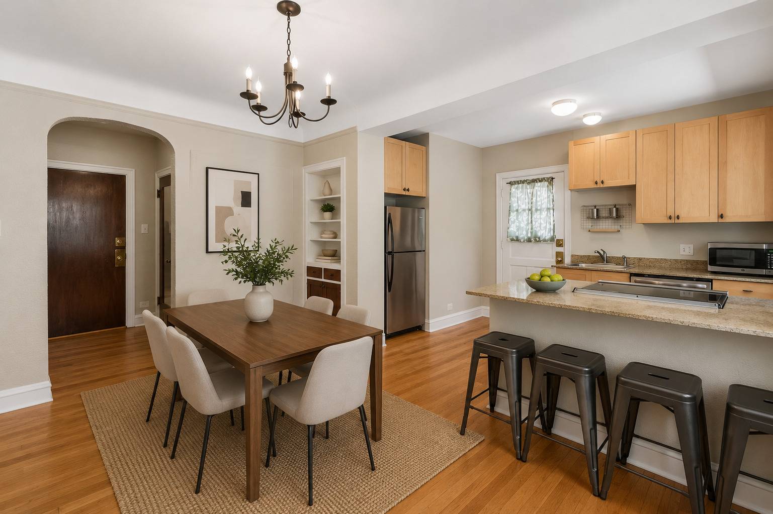 2018 W Greenleaf AVE #1F, Chicago, IL 60645
