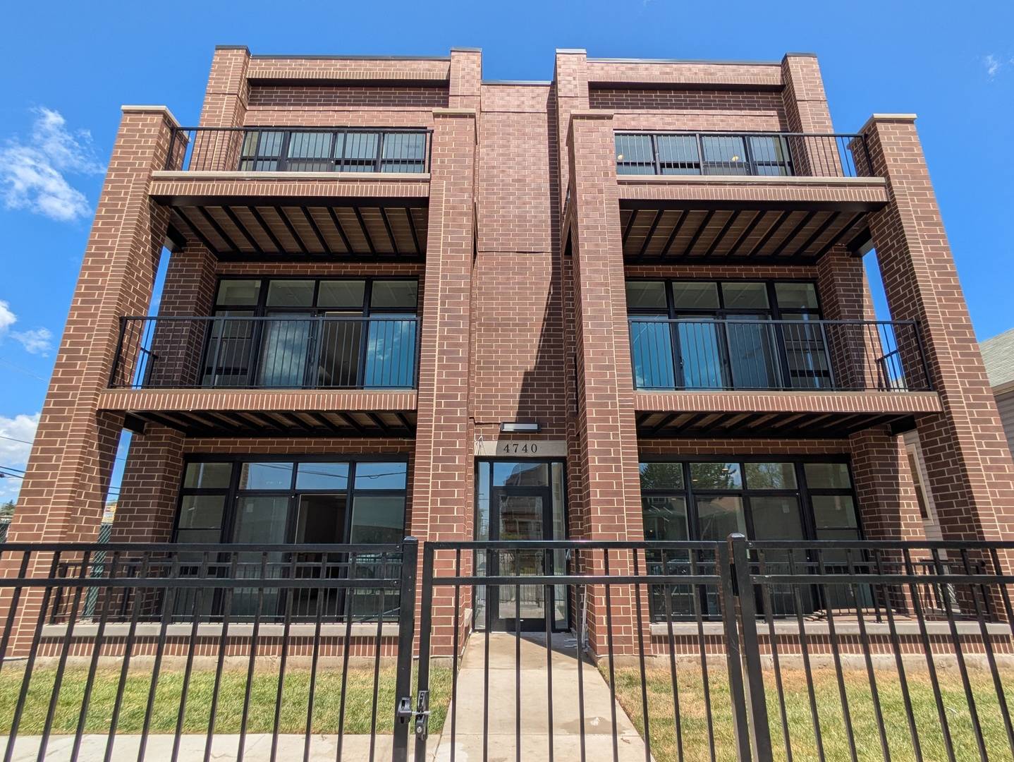 4740 W Addison ST #02, Chicago, IL 60641