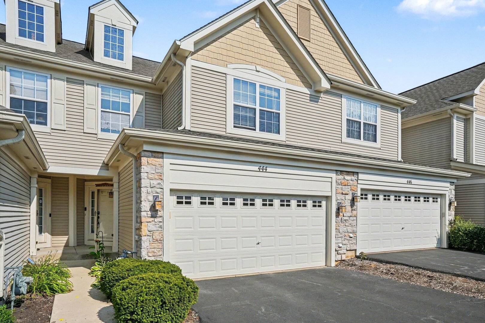 444 Vaughn CIR, Aurora, IL 60502