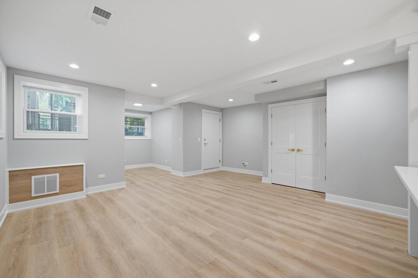 2442 W Wilson AVE #GDN, Chicago, IL 60625