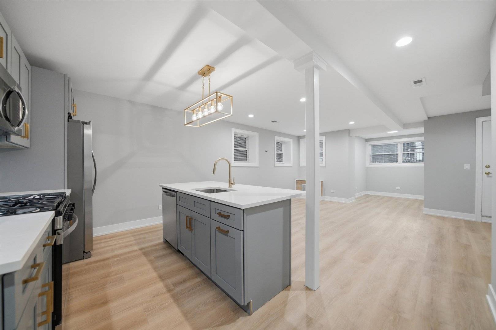 2442 W Wilson AVE #GDN, Chicago, IL 60625
