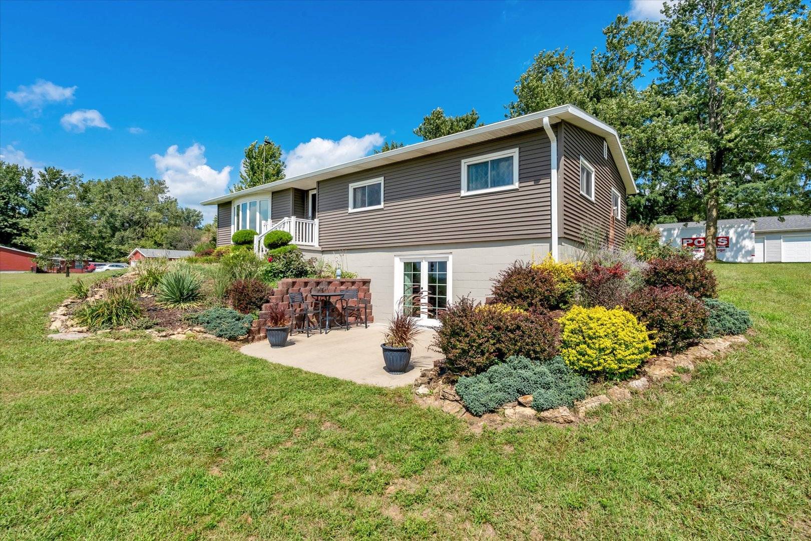 19310 Acker RD, Fulton, IL 61252