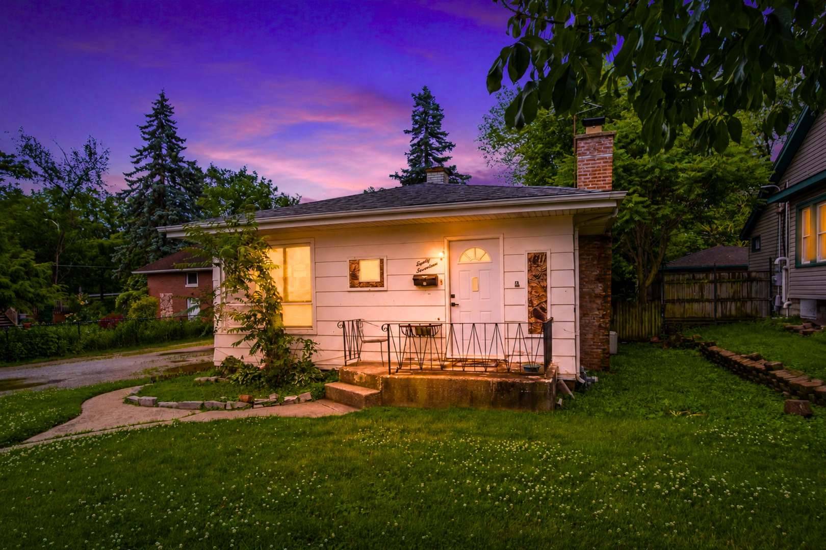 2017 Grove ST, Blue Island, IL 60406