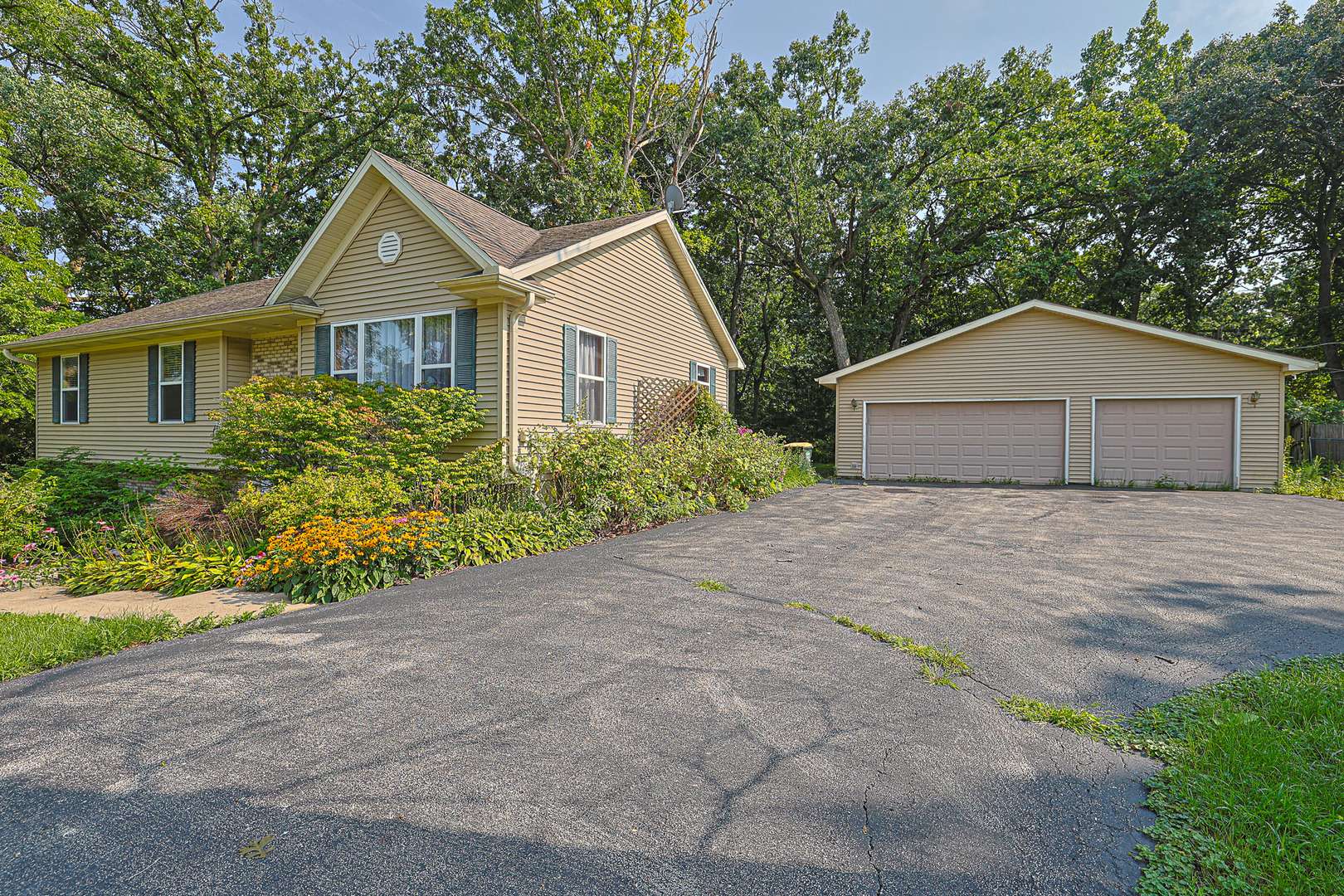 1305 13th ST, Winthrop Harbor, IL 60096