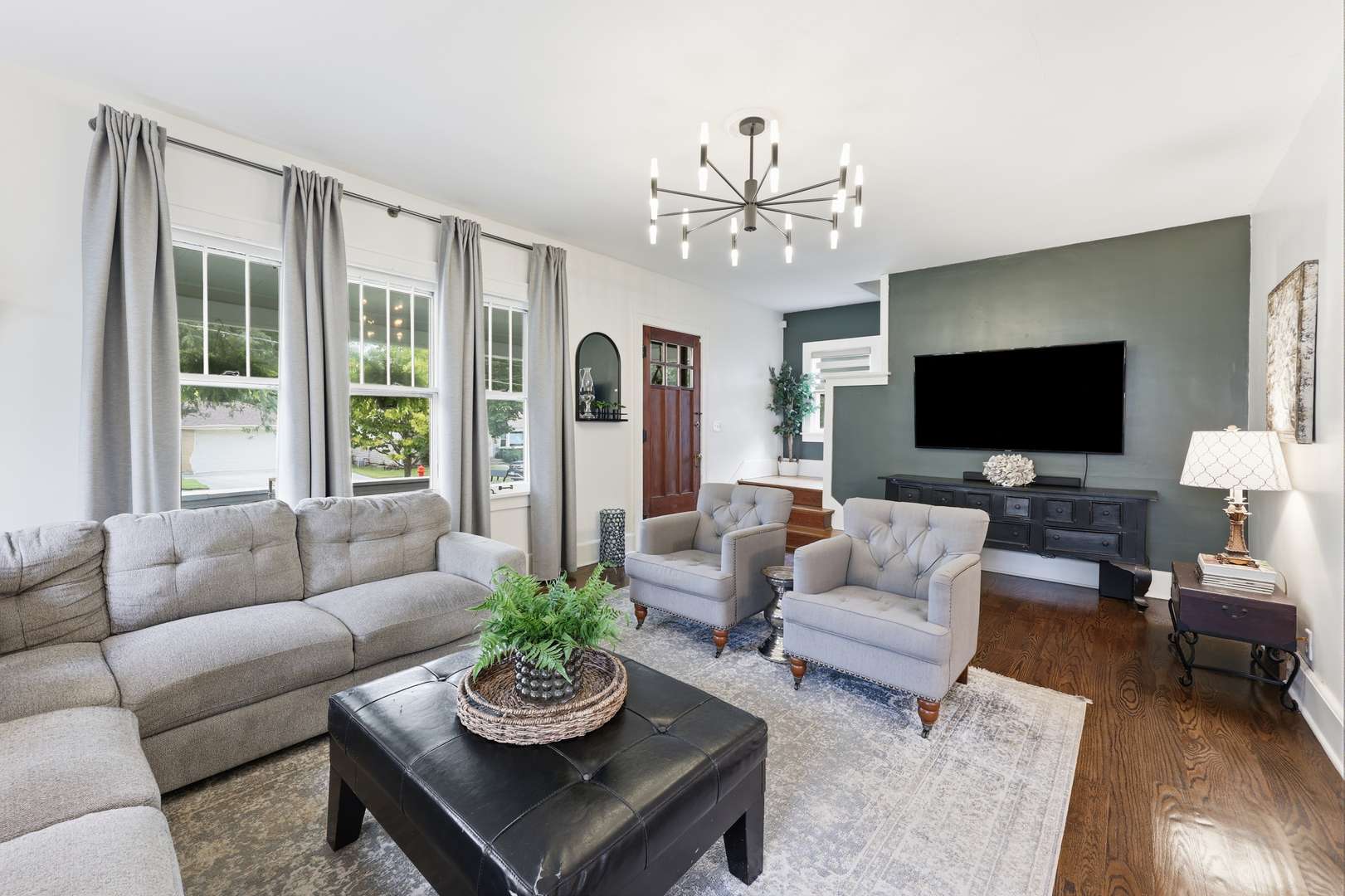 33 Center ST, Algonquin, IL 60102