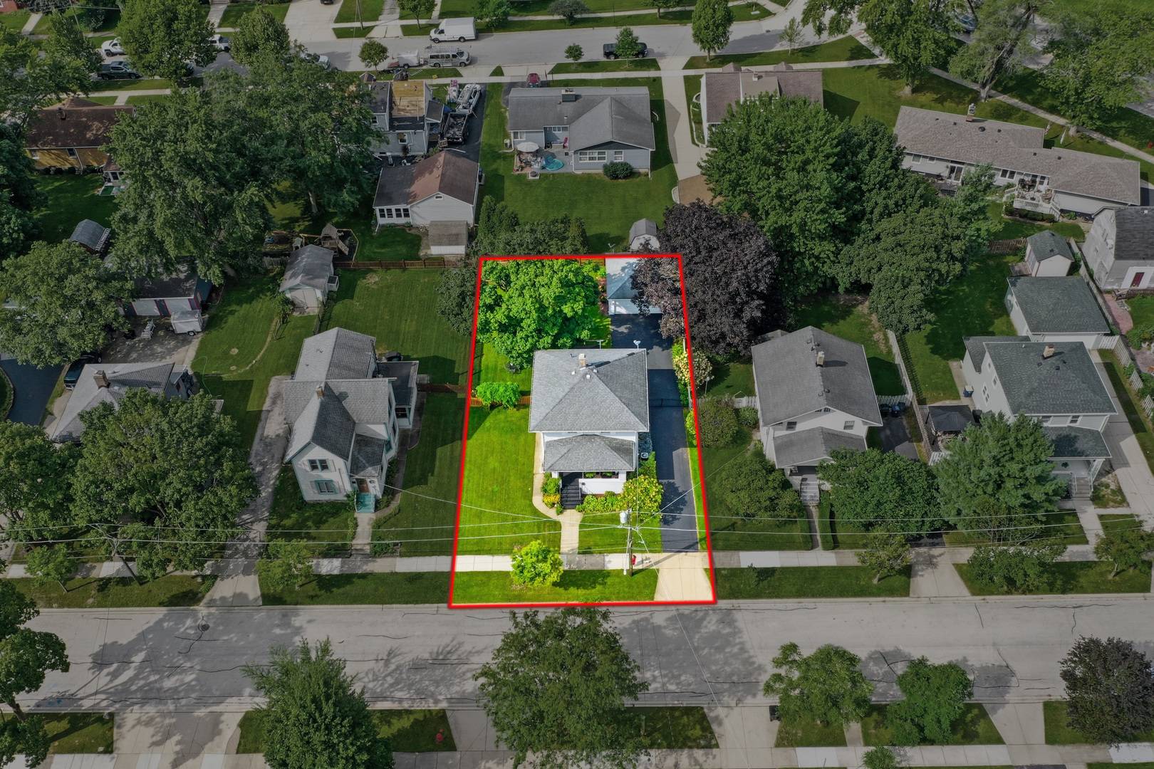 33 Center ST, Algonquin, IL 60102