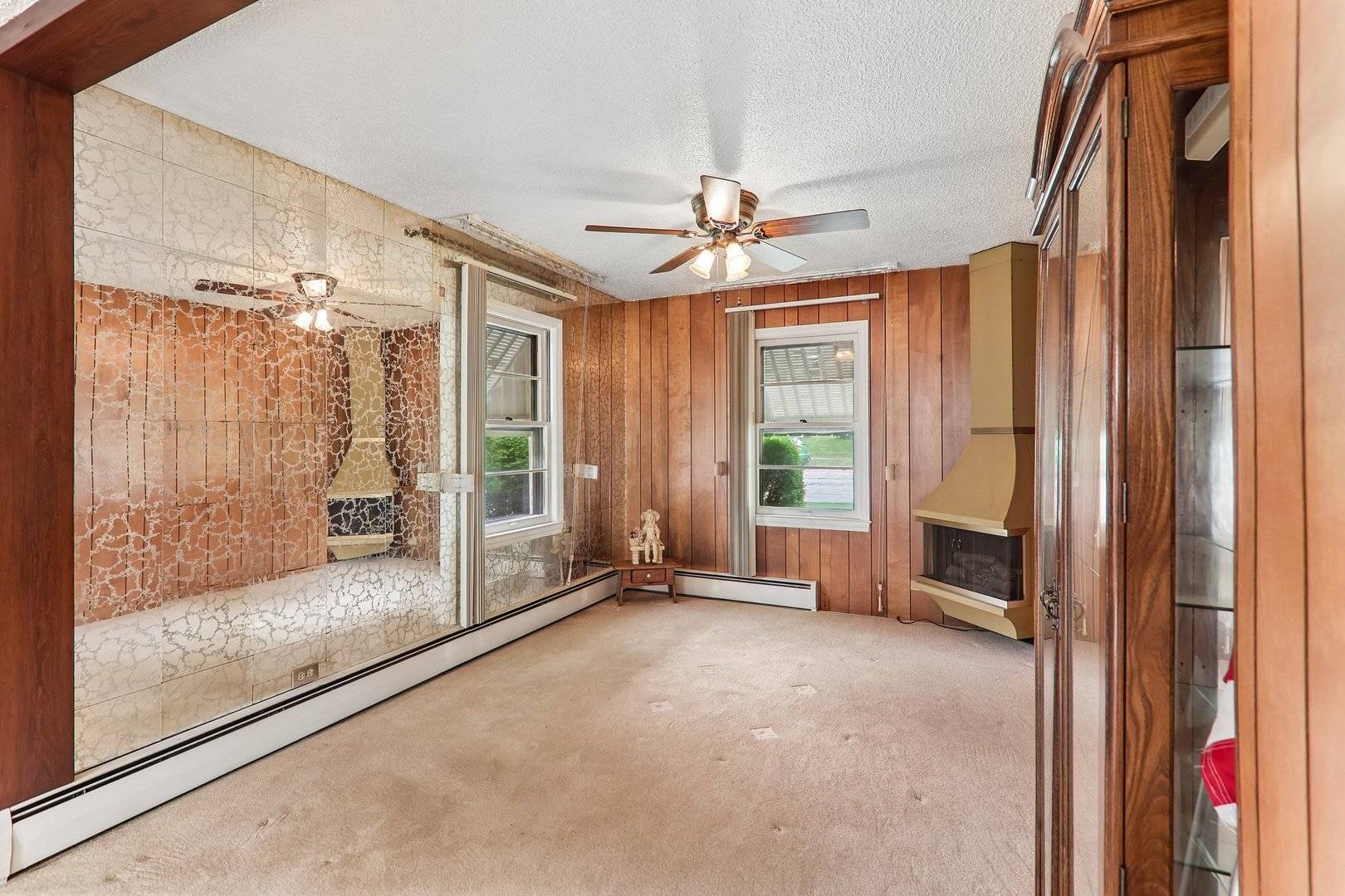 2218 Pearsall Pkwy, Waukegan, IL 60085