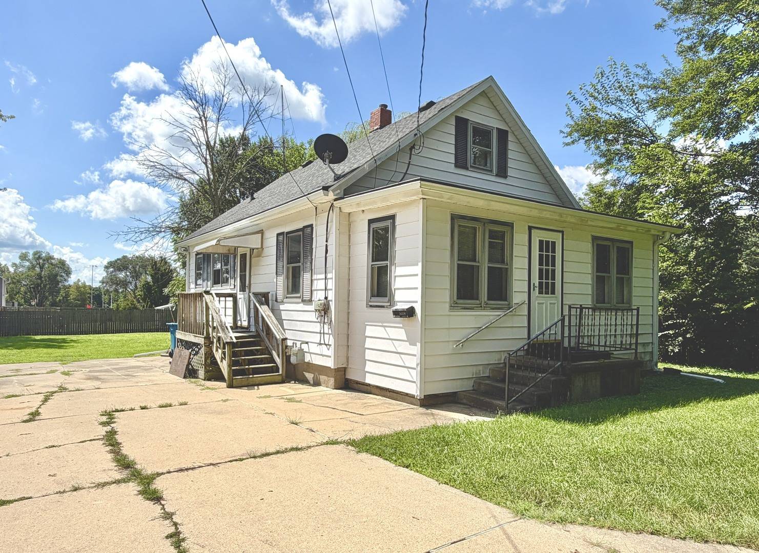 2710 3rd ST, Peru, IL 61354
