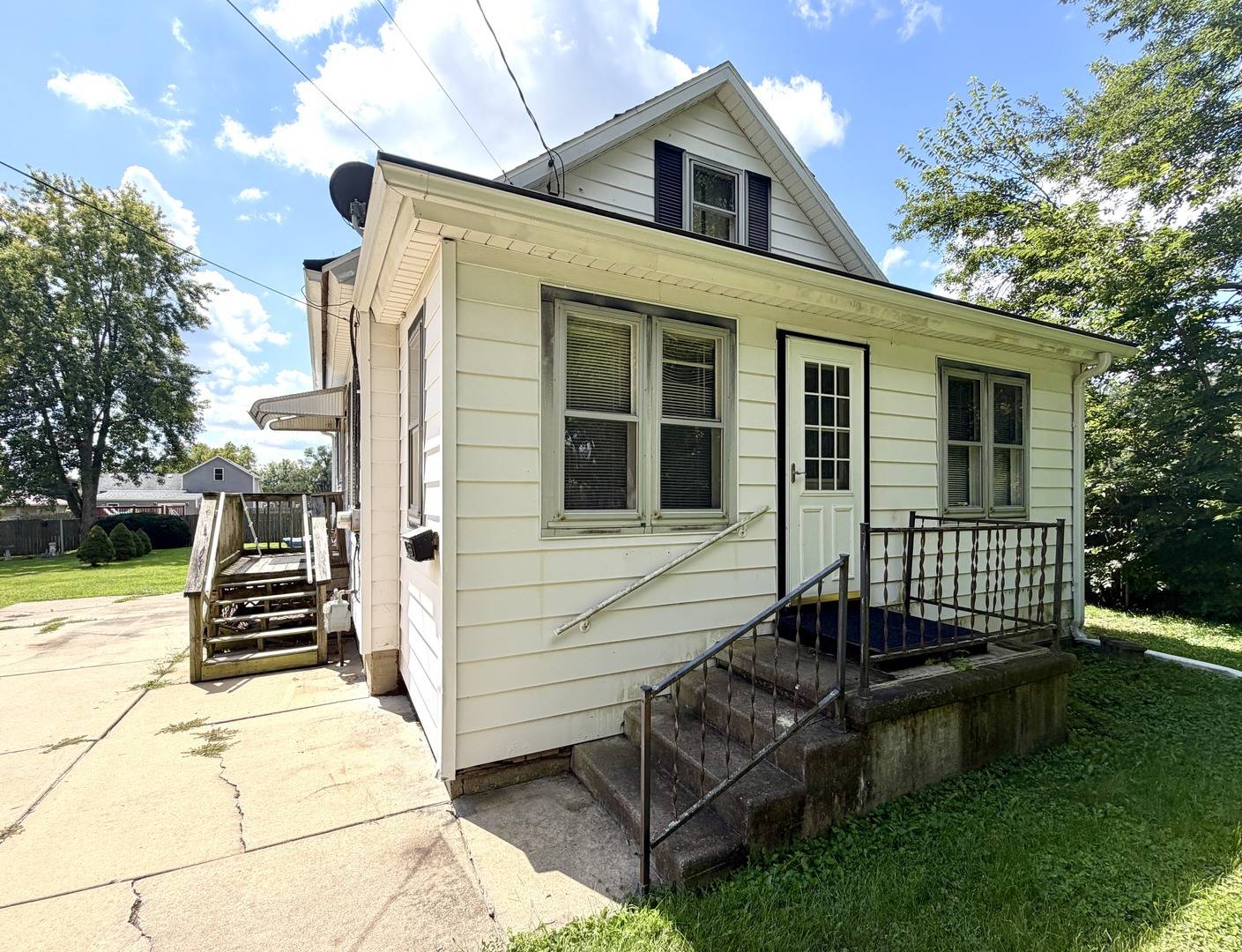 2710 3rd ST, Peru, IL 61354