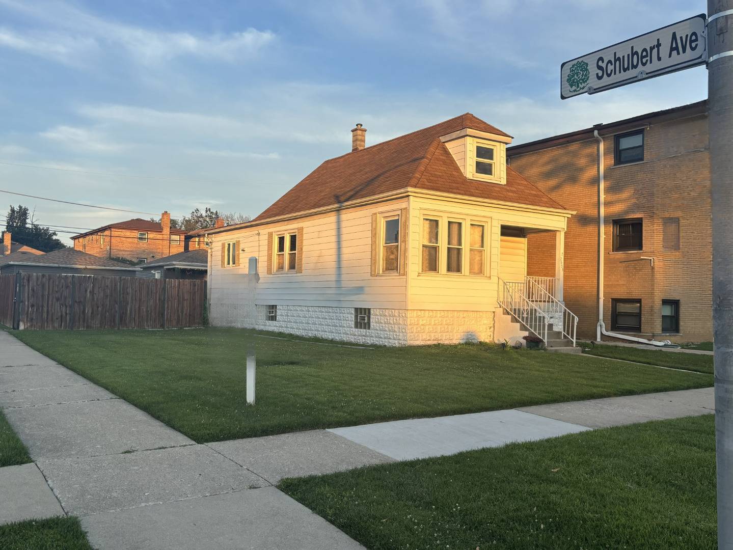 2653 N 73rd AVE, Elmwood Park, IL 60707