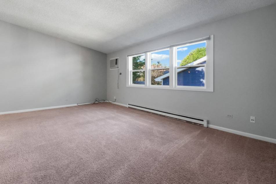 627 Chardonnay LN #627, Crystal Lake, IL 60014