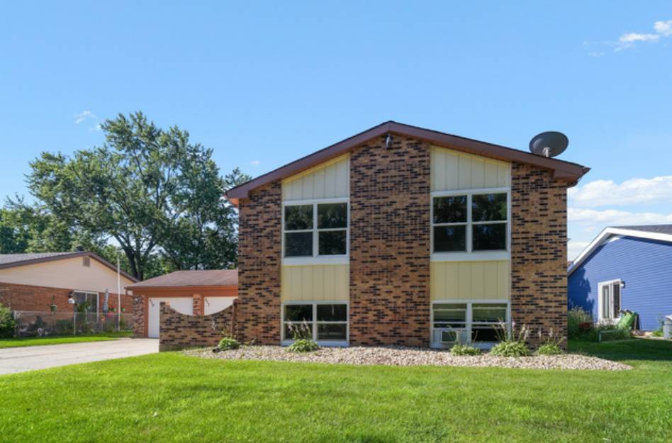 627 Chardonnay LN #627, Crystal Lake, IL 60014