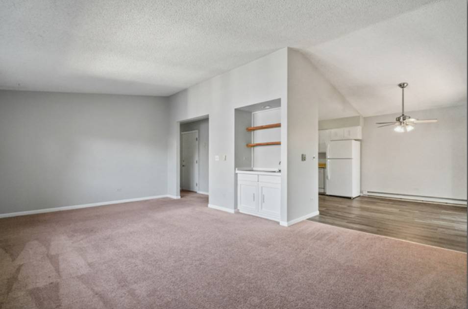 627 Chardonnay LN #627, Crystal Lake, IL 60014