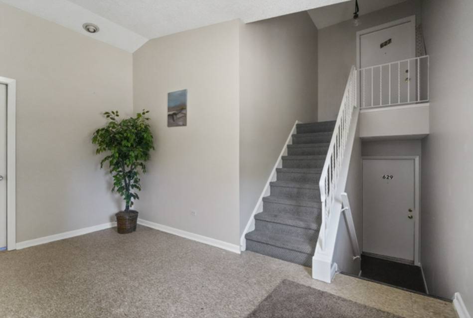 627 Chardonnay LN #627, Crystal Lake, IL 60014
