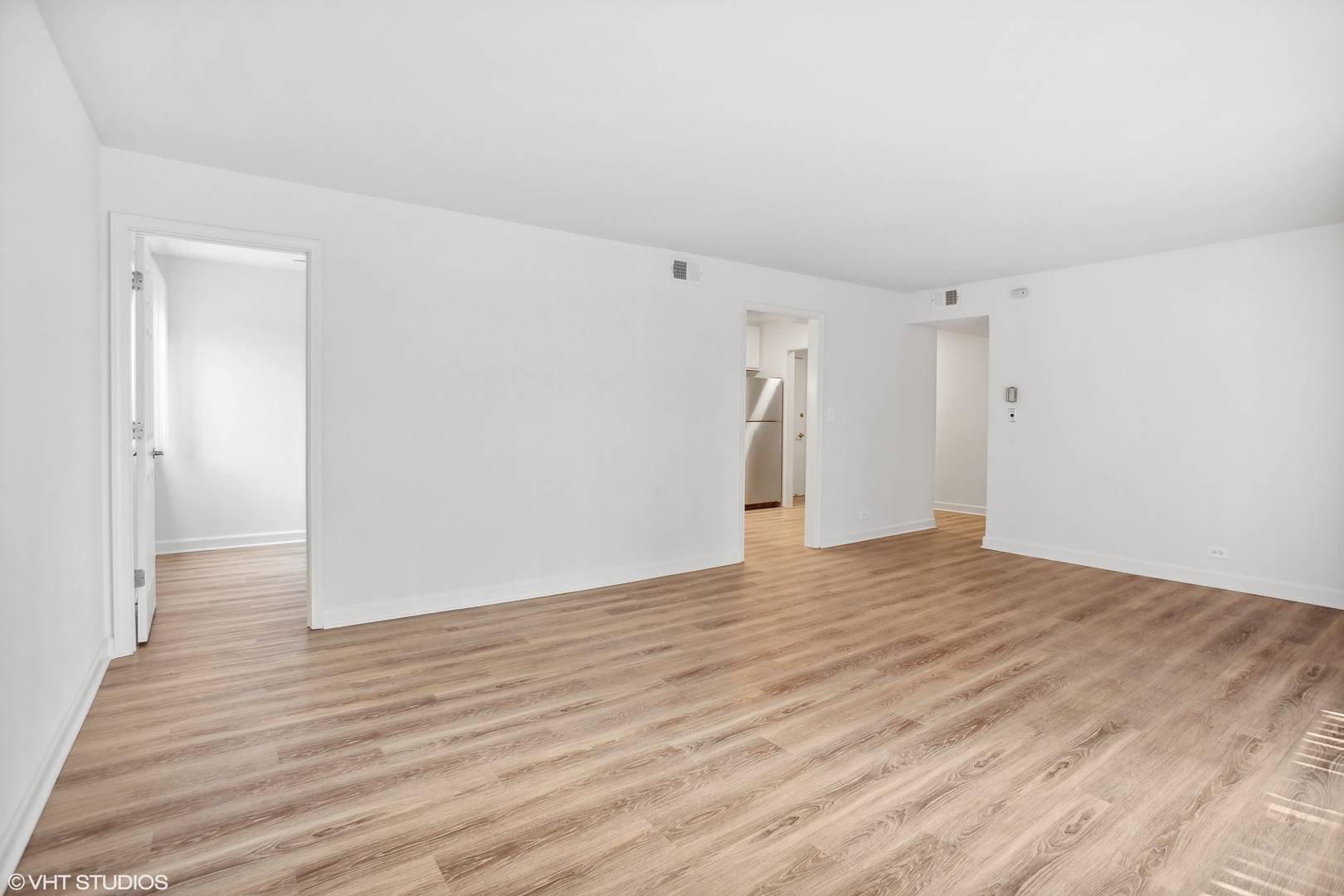 460 Eagle RD #108, Elk Grove Village, IL 60007