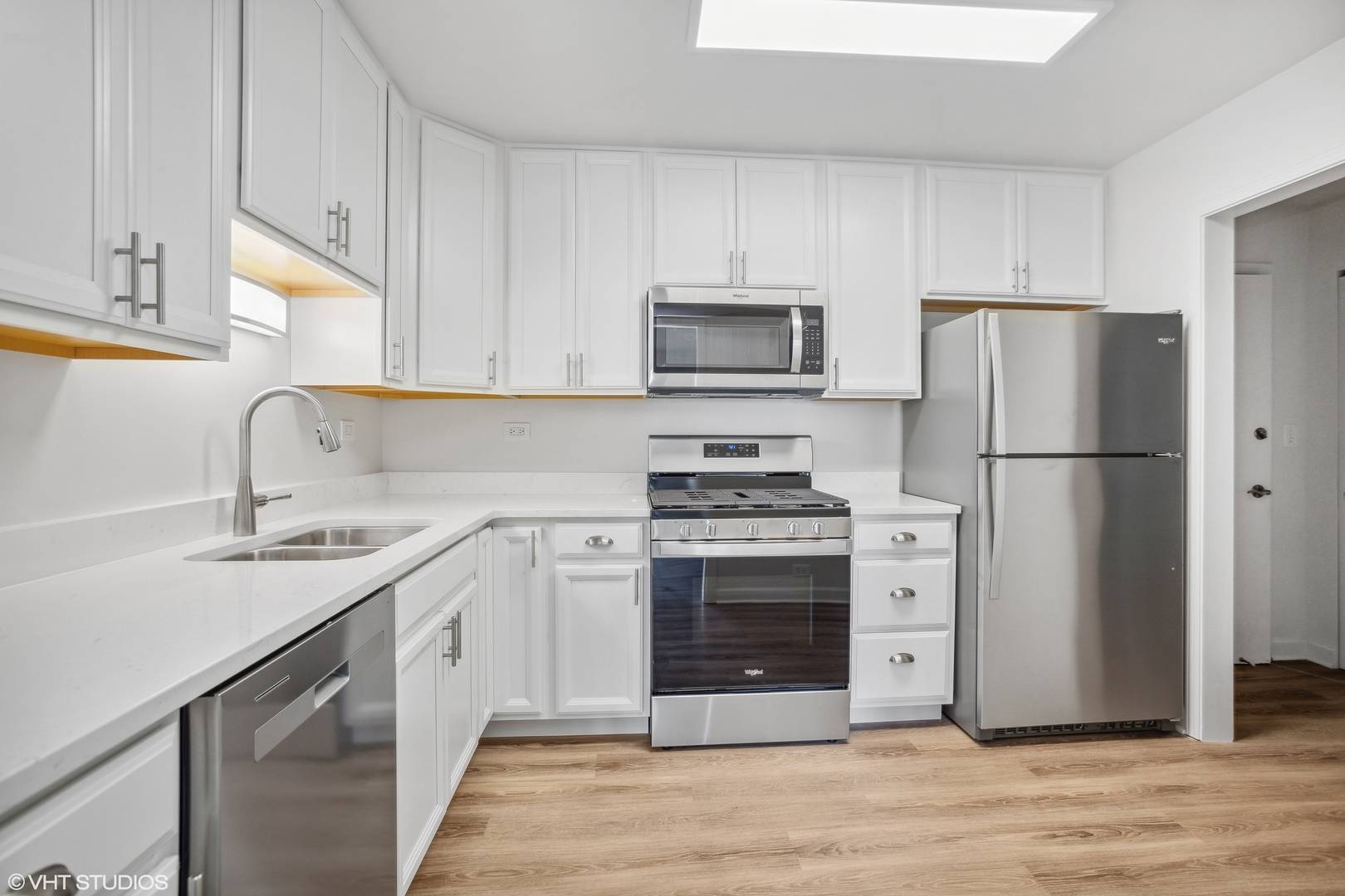 460 Eagle RD #108, Elk Grove Village, IL 60007