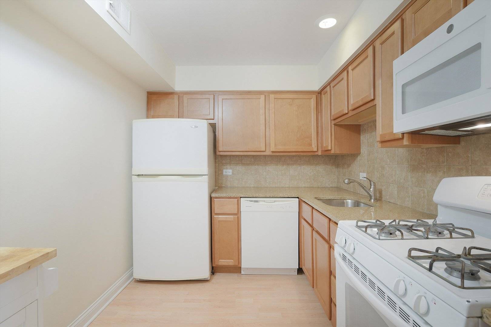 5200 Carriageway DR #210, Rolling Meadows, IL 60008
