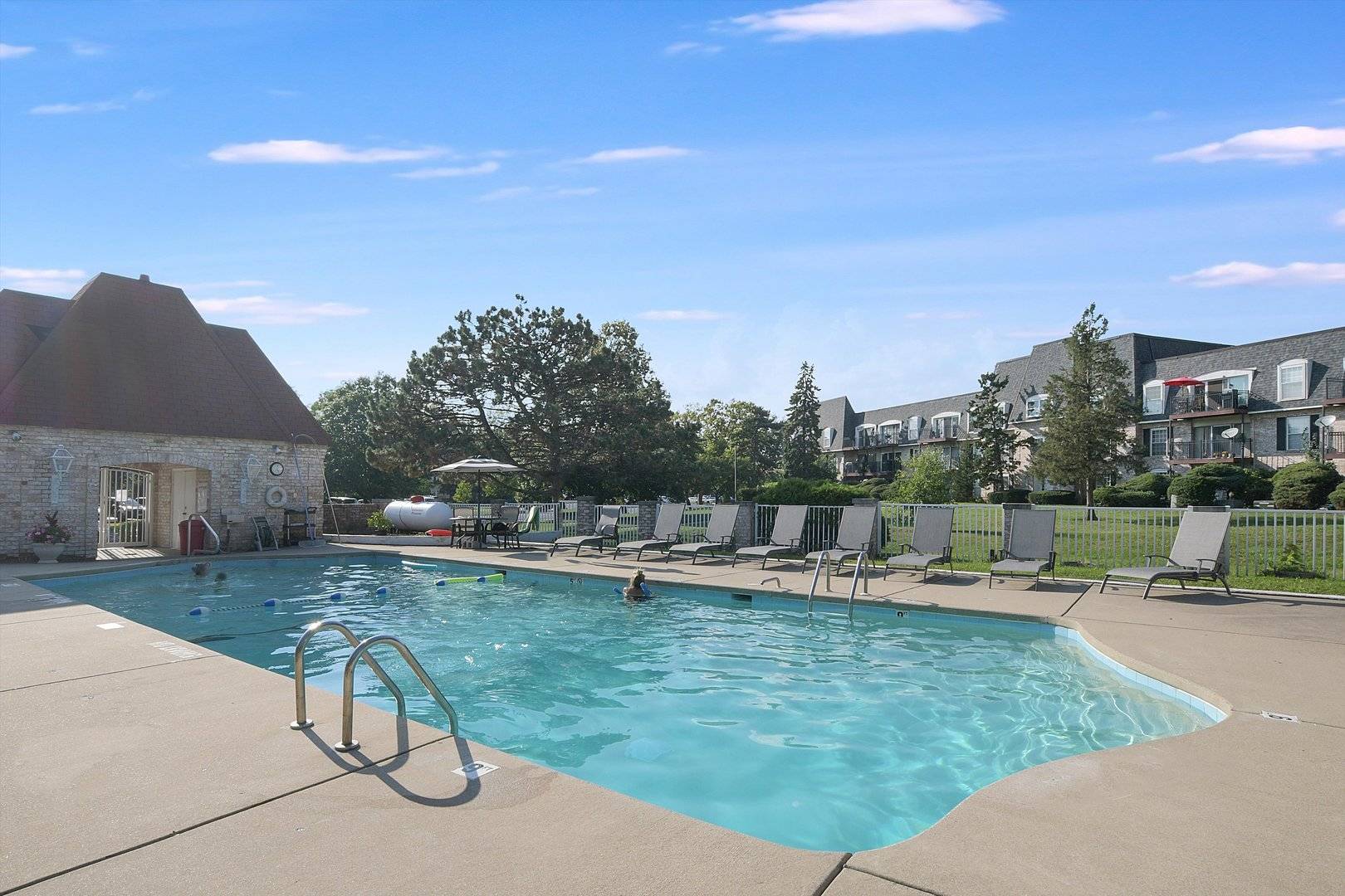 5200 Carriageway DR #210, Rolling Meadows, IL 60008