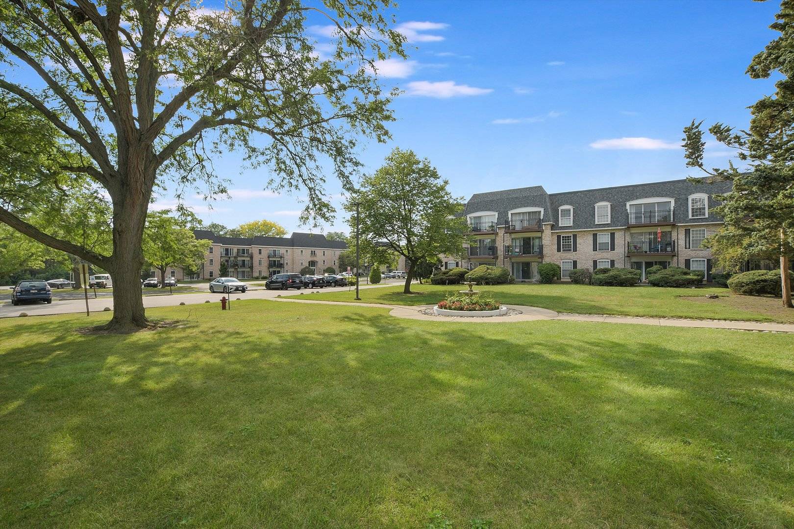 5200 Carriageway DR #210, Rolling Meadows, IL 60008