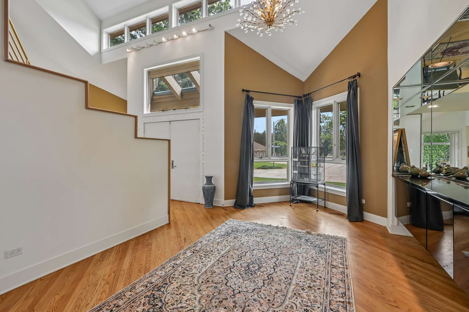 8420 Evergreen LN, Darien, IL 60561