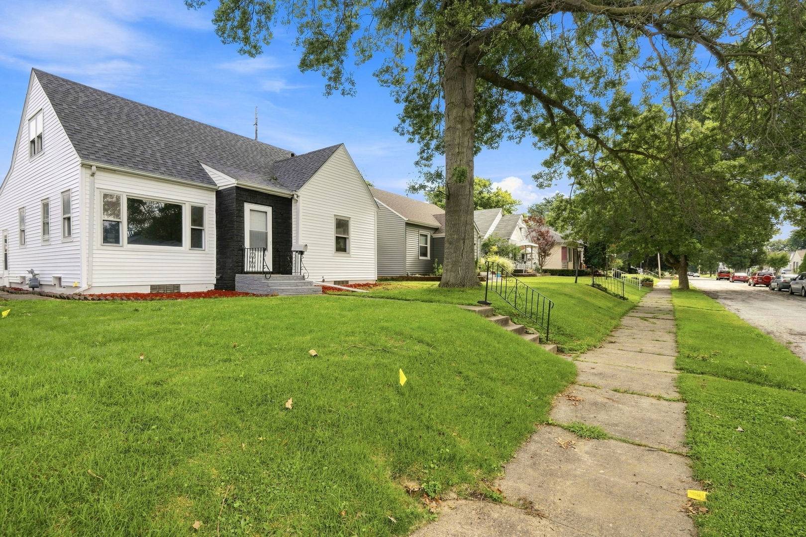 405 27th AVE, Moline, IL 61265
