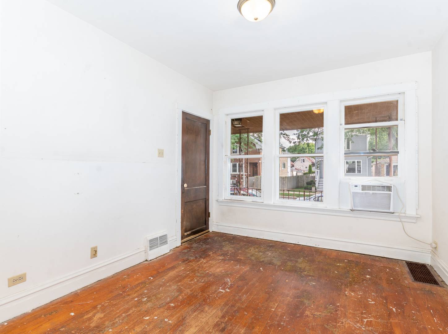 4952 W Ainslie ST, Chicago, IL 60630