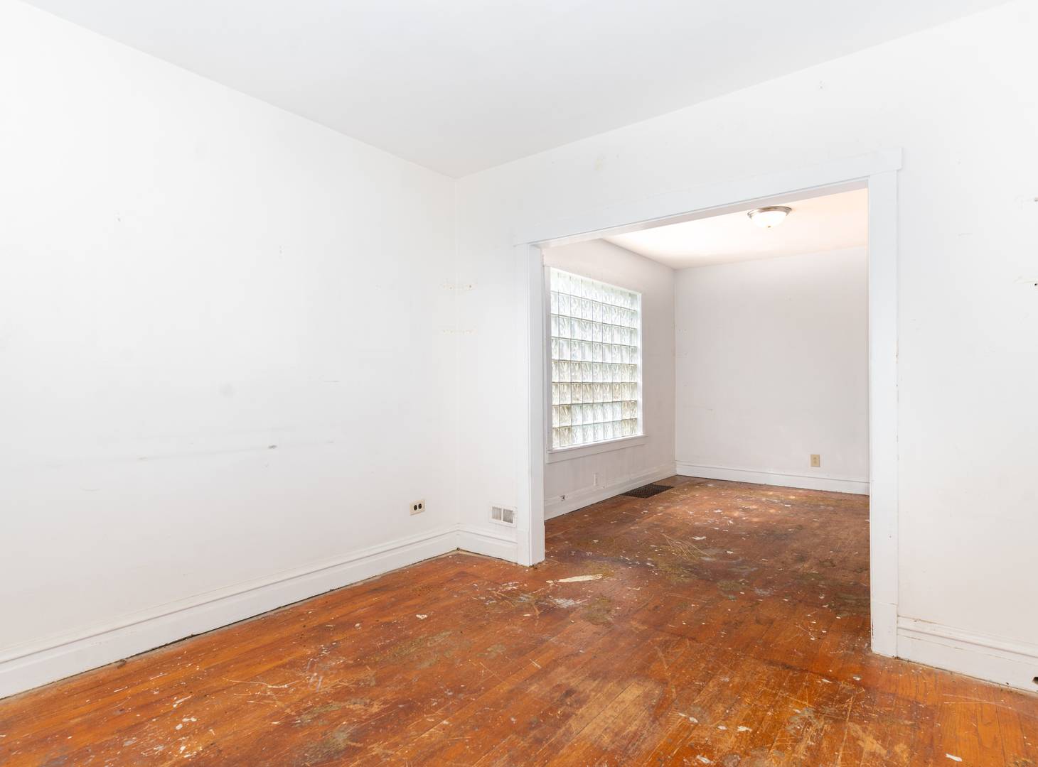 4952 W Ainslie ST, Chicago, IL 60630