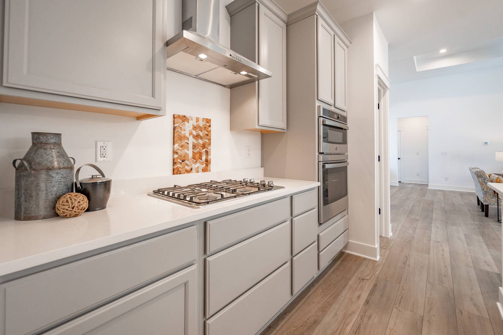6838 Faiths WAY, Bettendorf, IA 52722