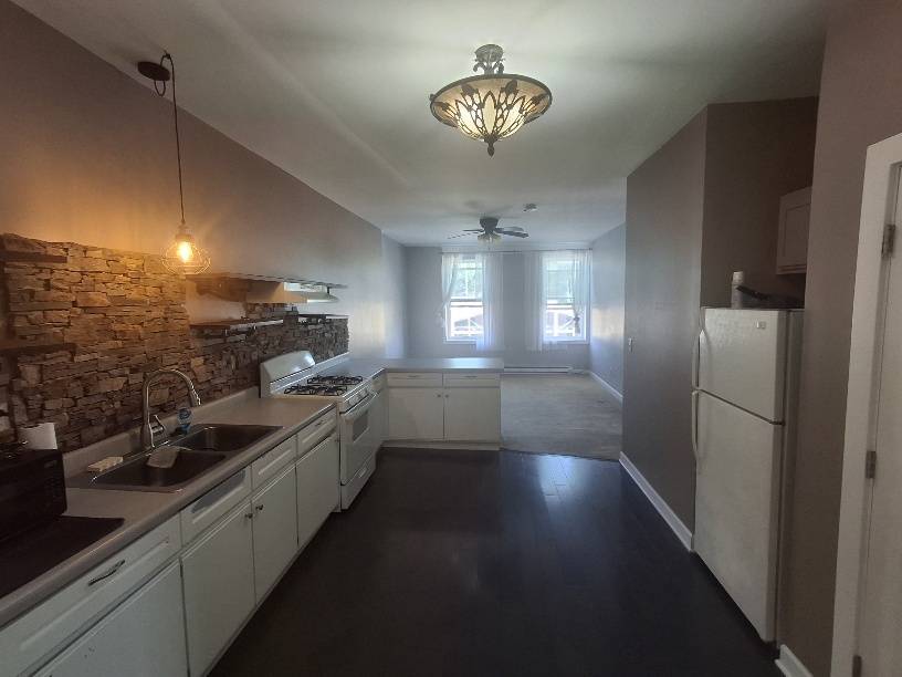 185 S State ST #2, Hampshire, IL 60140