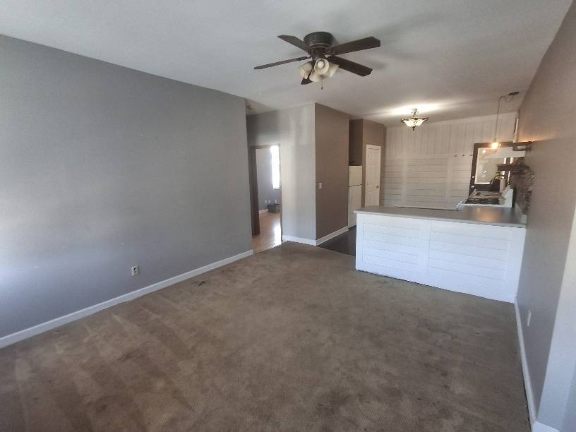 185 S State ST #2, Hampshire, IL 60140