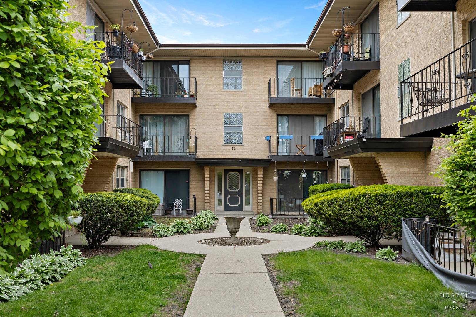 4204 N Keystone AVE #2C, Chicago, IL 60641