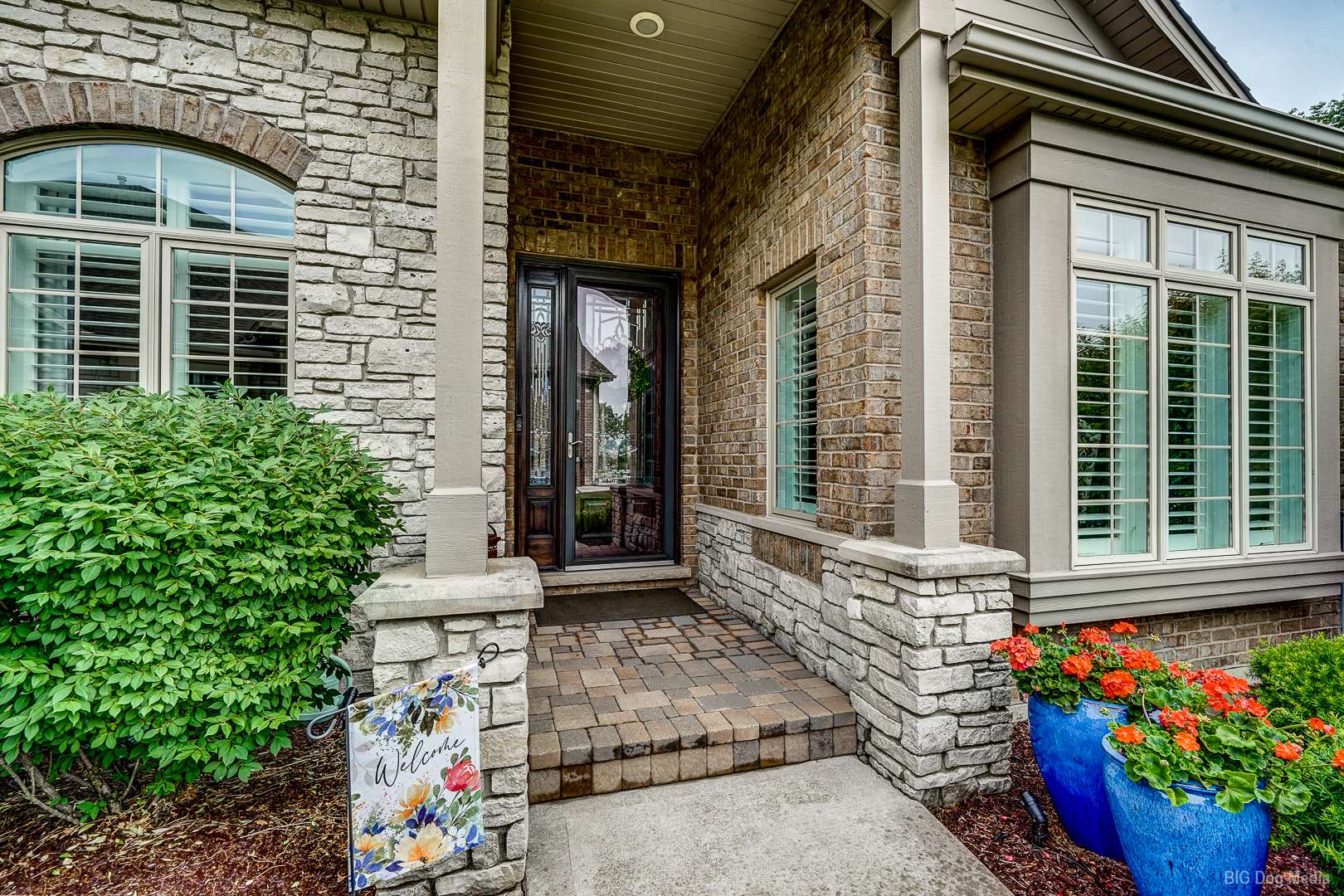 8999 Holland Harbor CIR, Frankfort, IL 60423