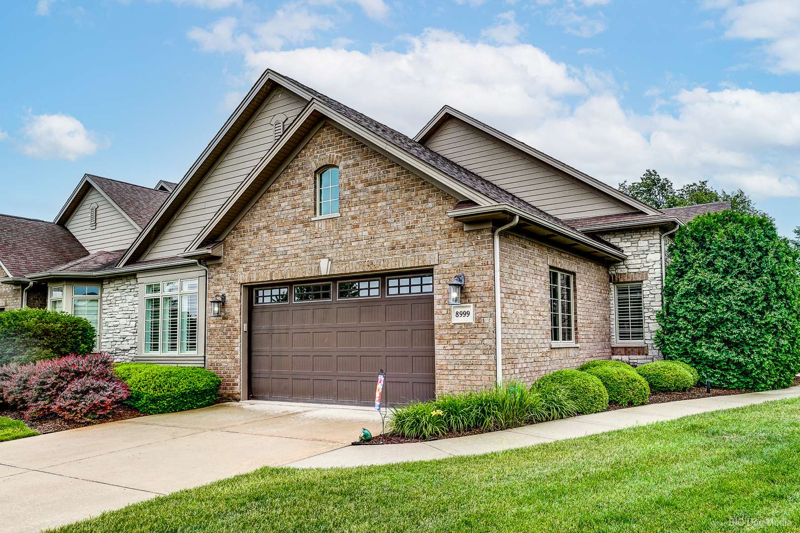 8999 Holland Harbor CIR, Frankfort, IL 60423