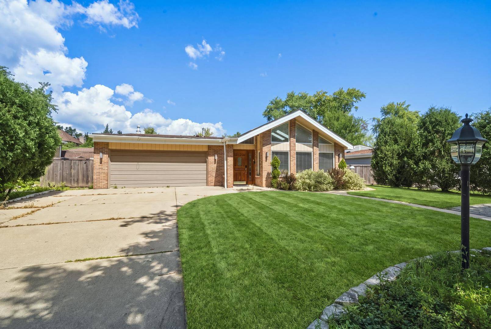 3550 Tamarind DR, Northbrook, IL 60062