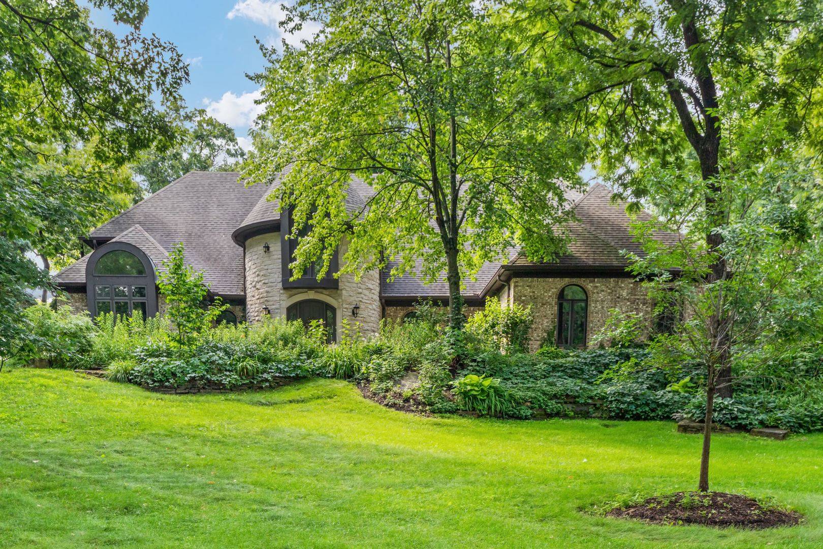 41W087 Highwood CT, Campton Hills, IL 60119