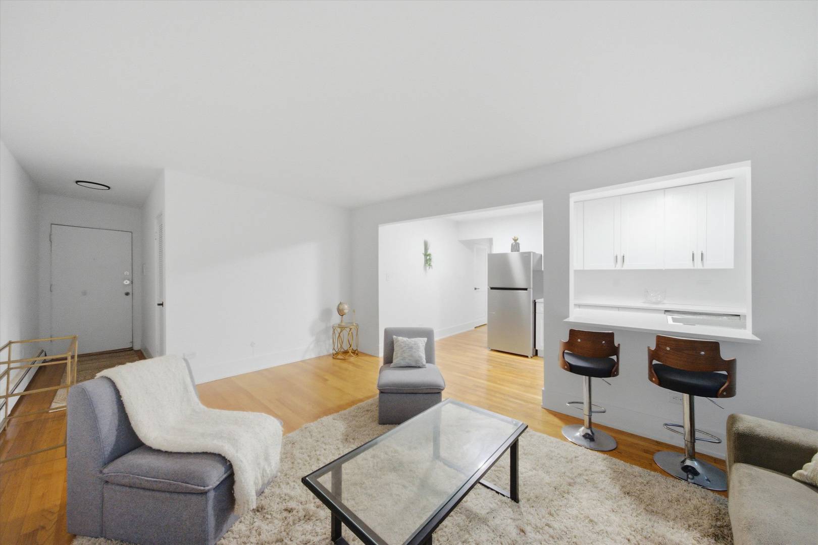 526 W Roscoe ST #2A, Chicago, IL 60657
