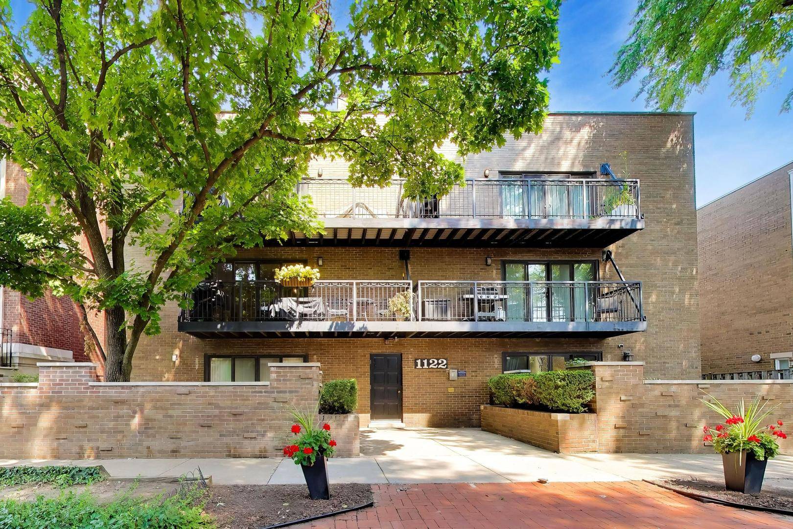 1122 W Altgeld ST #1, Chicago, IL 60614