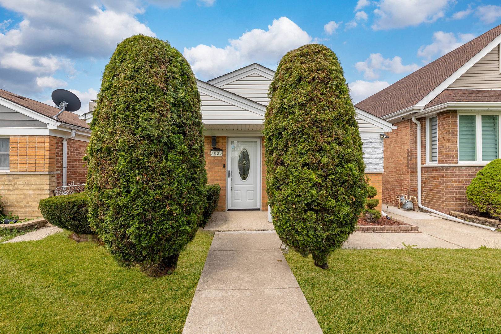7828 Lotus AVE, Burbank, IL 60459