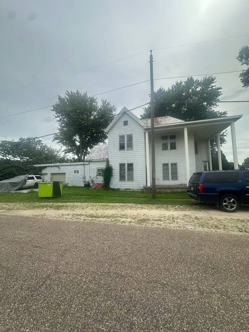 401 S Main ST, Pleasant Hill, IL 62366