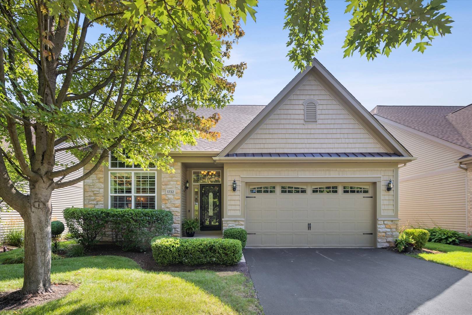 1732 Briarheath DR, Aurora, IL 60505