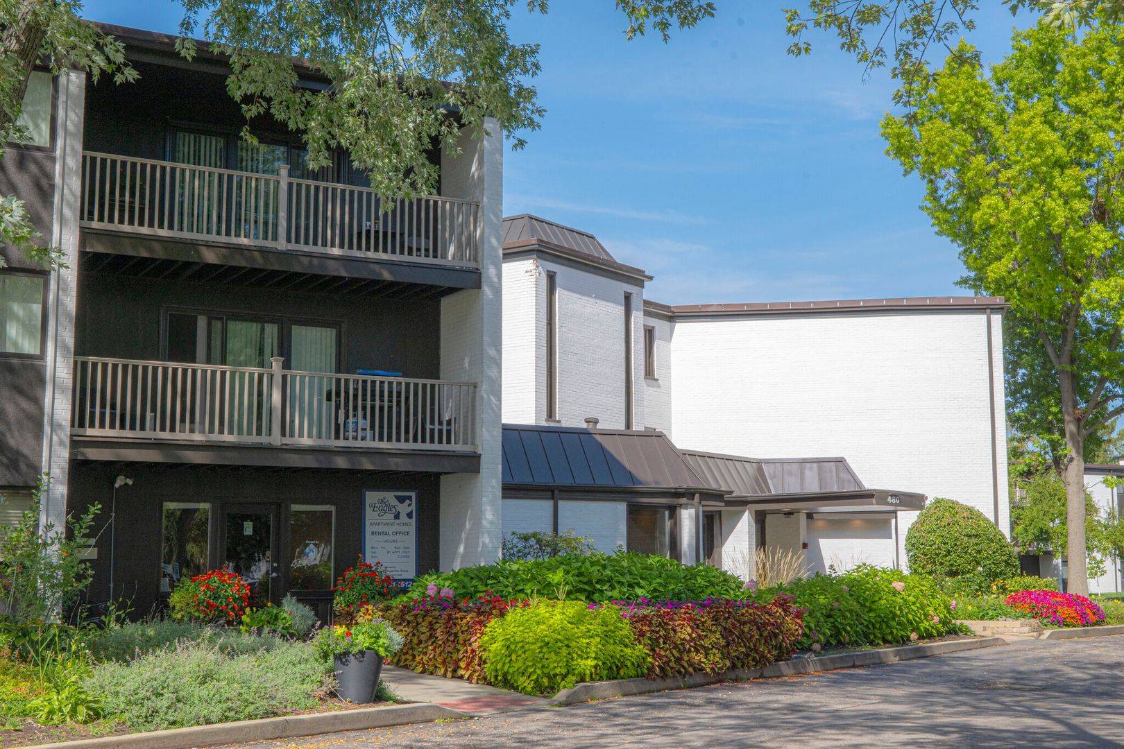 460 Eagle DR #302, Elk Grove Village, IL 60007