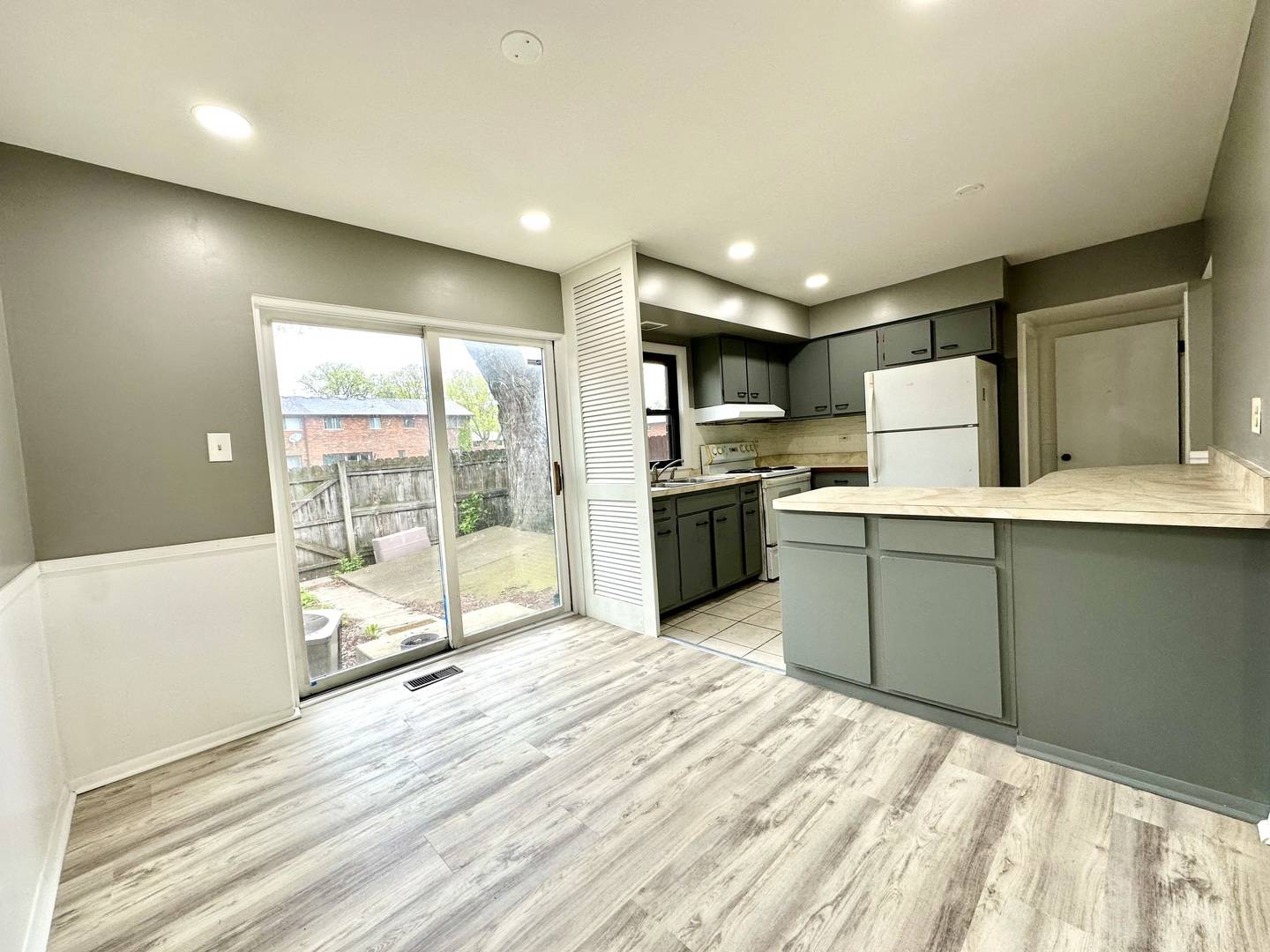 18w158 16th ST, Villa Park, IL 60181