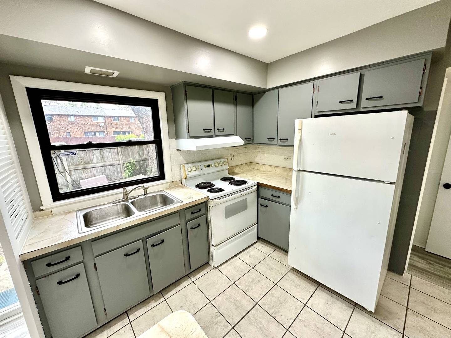 18w158 16th ST, Villa Park, IL 60181